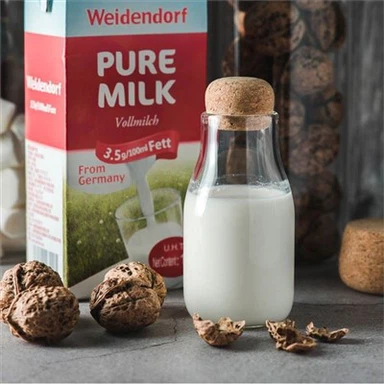 Стъклен буркан за мляко с коркова тапа