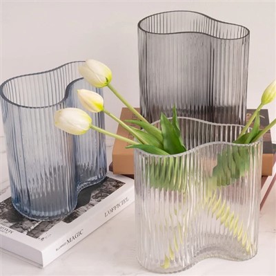 Раирана стъклена ваза