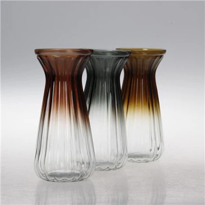 Ретро цветни стъклени вази