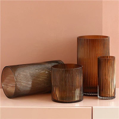 Вертикална стъклена ваза